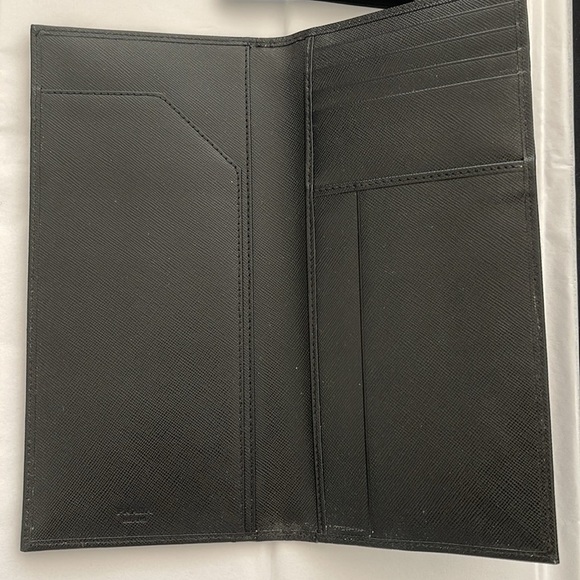 PRADA black Saffiano Leather Bifold wallet card holder passport holder? - Picture 5 of 10